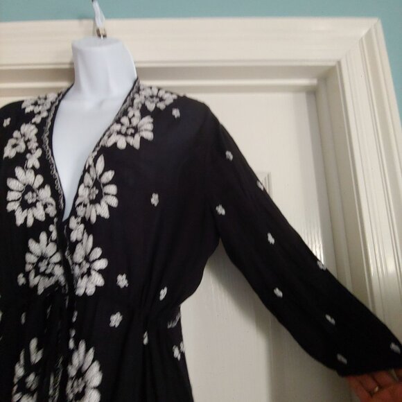 Free People Fable Black/White Embroidered Sunflowers Midi Dress Whimsy M - Picture 9 of 16